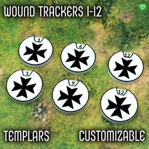 Peut inclure: Traqueurs de blessures blancs et noirs avec le texte "Wound Trackers I-12", "Templars" et "Customizable". Chaque marqueur a une croix noire et un numéro de 1 à 12. Les marqueurs sont sur une surface verte et marron.