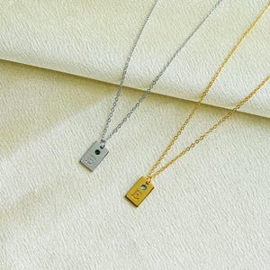 Collar delicado con inicial, colgante con letra grabada personalizada, collar dorado con etiqueta de letra personalizada, regalo para ella, regalo para el día de la madre
