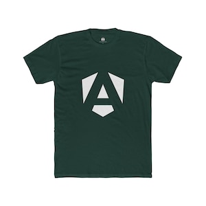 Könnte beinhalten: Dunkelgrünes T-Shirt mit einem weißen geometrischen "A"-Design. Das T-Shirt hat einen Rundhalsausschnitt und besteht aus einem weichen Material. Das weiße Design ist mittig auf der Vorderseite des Shirts platziert.