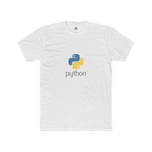 Op de afbeelding: Wit T-shirt met het Python-logo. Het logo is een blauwe en gele slang met het woord "python" in grijs eronder. Het T-shirt heeft een ronde hals en korte mouwen. Het T-shirt is gemaakt van zacht materiaal.