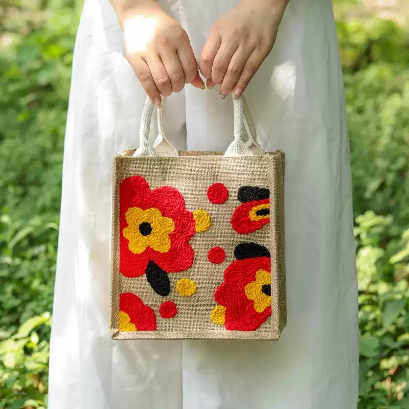 フローラルパンチニードルキット：パーソナライズされたトートバッグ