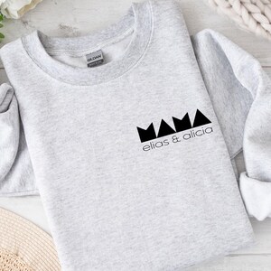 Personalized MAMA Sweatshirt with Kids&#39; Names | Custom Mom Sweater | Mother&#39;s Day Gift | Gildan Crewneck | New Mom Gift | Mom Birthday Gift