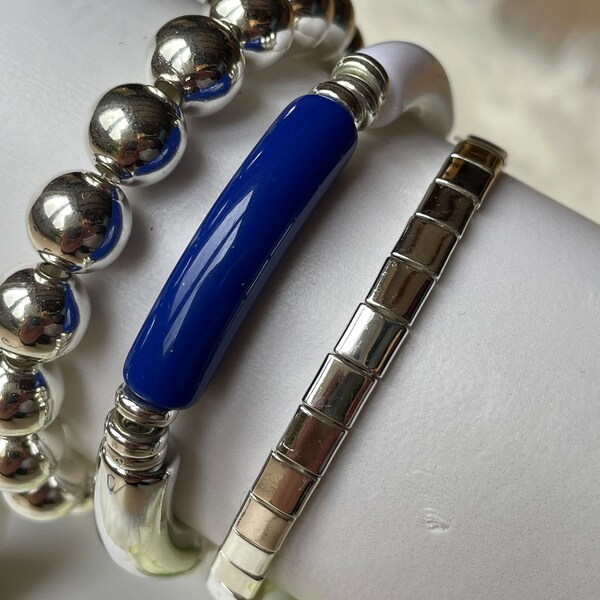 Bracelet perle rondes, tube, argentées, bleues, perles plates carrées