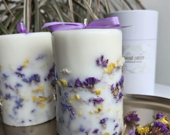 Candela di cera di soia fatta a mano con fiori secchi: regalo vegano per il relax, candela botanica, arredamento d'interni, casa, relax, pilastro