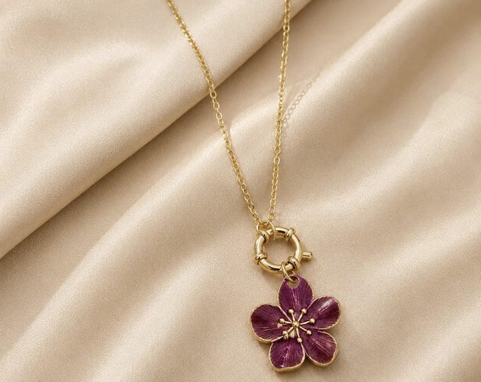 Delicate flower necklace in gold-plated stainless steel – burgundy flower pendant – minimalist and elegant jewelry – gift idea for women