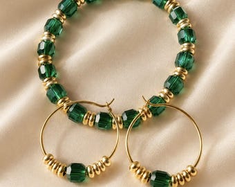 Pearl bracelet and earring set. Gift idea for women. Minimalist jewelry. Perfect for any occasion.