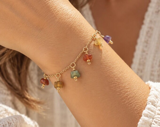 Stainless steel bracelet with natural stone charms and gold-plated metal wire in clear quartz