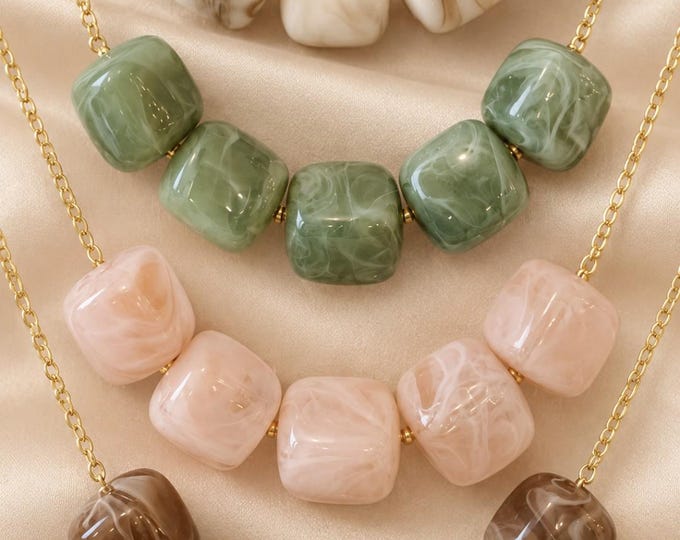 Marble-effect natural stone necklace – gold chain