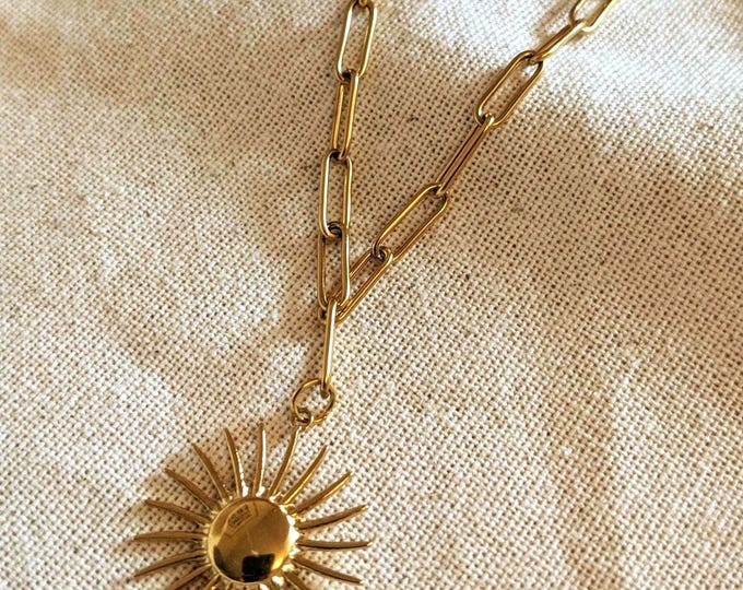 A luminous necklace for everyday wear, adorned with a sun pendant. Chic and boho. Gift idea for a teenage girl or girl