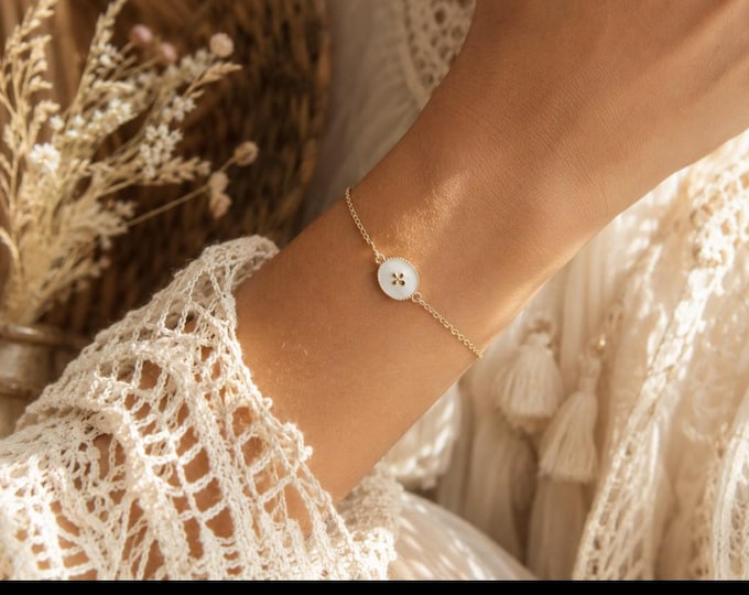 Thin stainless steel bracelet, pendant in brass plated with 24K fine gold.