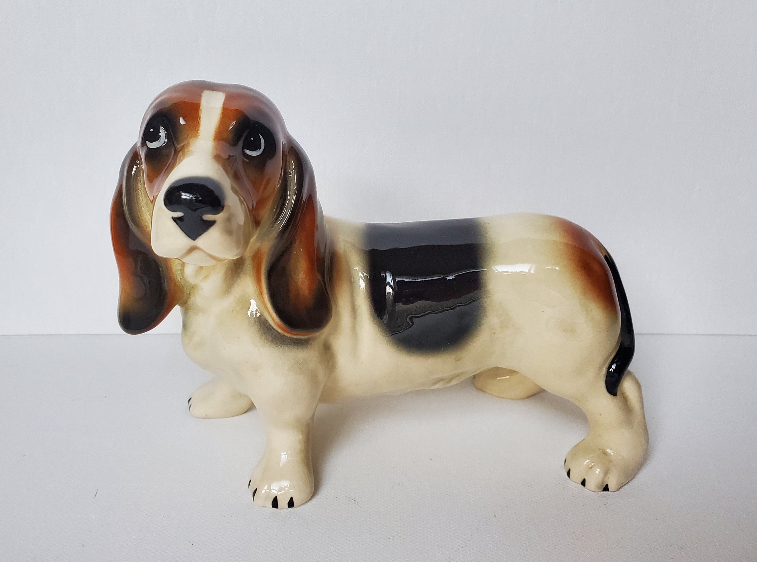 Figurine Chien Basset Hound Marron Beige - Yeux Bleus, N°502, Occasion
