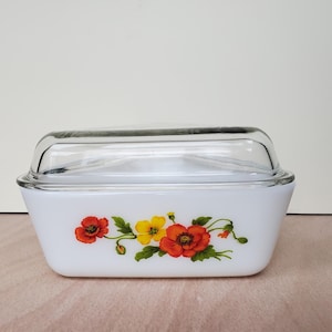 Vintage Triangualar Pyrex Dish with Poppy Motif