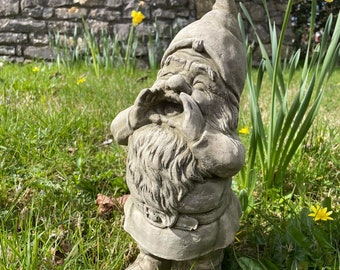 Yodel Gnome Steinstatue | Gartendekoration, Outdoor-Dekoration, Mann, Skulptur, Zwerg, mythischer Kobold, Halbling, Elfe, Gartenfigur