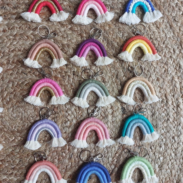 Porte-clés arc-en-ciel |Pendentif Arc-en-ciel en macramé | Idée cadeau | Cadeau | Arc-en-ciel | Macramé Arc-en-ciel |