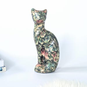 Vintage Pappmaché Katze, Florale Figur mit Wachsfinish, Romantische Cottagecore Deko, Hohe Papier Katze, Dekupage Katzenfigur