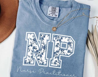Shirt verpleegkundige, geschenken verpleegkundige, T-shirt NP Blue Flora Toile, trendy verpleegkundige, Nurse Appreciation Comfort Colors®