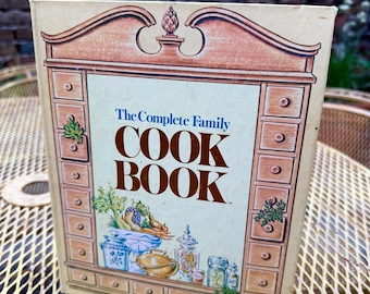 Vintage 1970 The COMPLETE FAMILY COOKBOOK Illustrated 3 Ring Binder Hard Cover