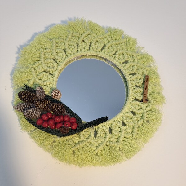 Miroir en macramé vert pomme ,alliant côté élégant et bohème