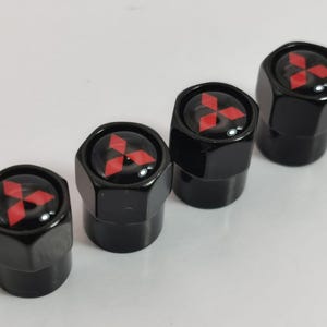 4 タポネ パラ バルブラ デ ニューマティコス コン ロゴ エンブレマ デ 三菱 アクセサリー パラ コシュ ランサー エボリューション コルト ASX アウトランダー パジェロ エボ