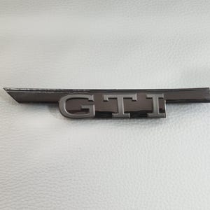 GTI Golf 8 Front Emblem Svart Mk8 Biltillbehör