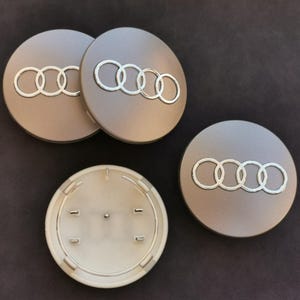 68 mm Audi Tapacubos Centro de Ruedas Llantas Color Gris 8D0601170