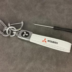 Llavero Mitsubishi Accesorio para Coches Lancer Colt Eclipse Outlander Pajero Regalo Original Hombre Mujer Cumpleaños Navidad Aniversario