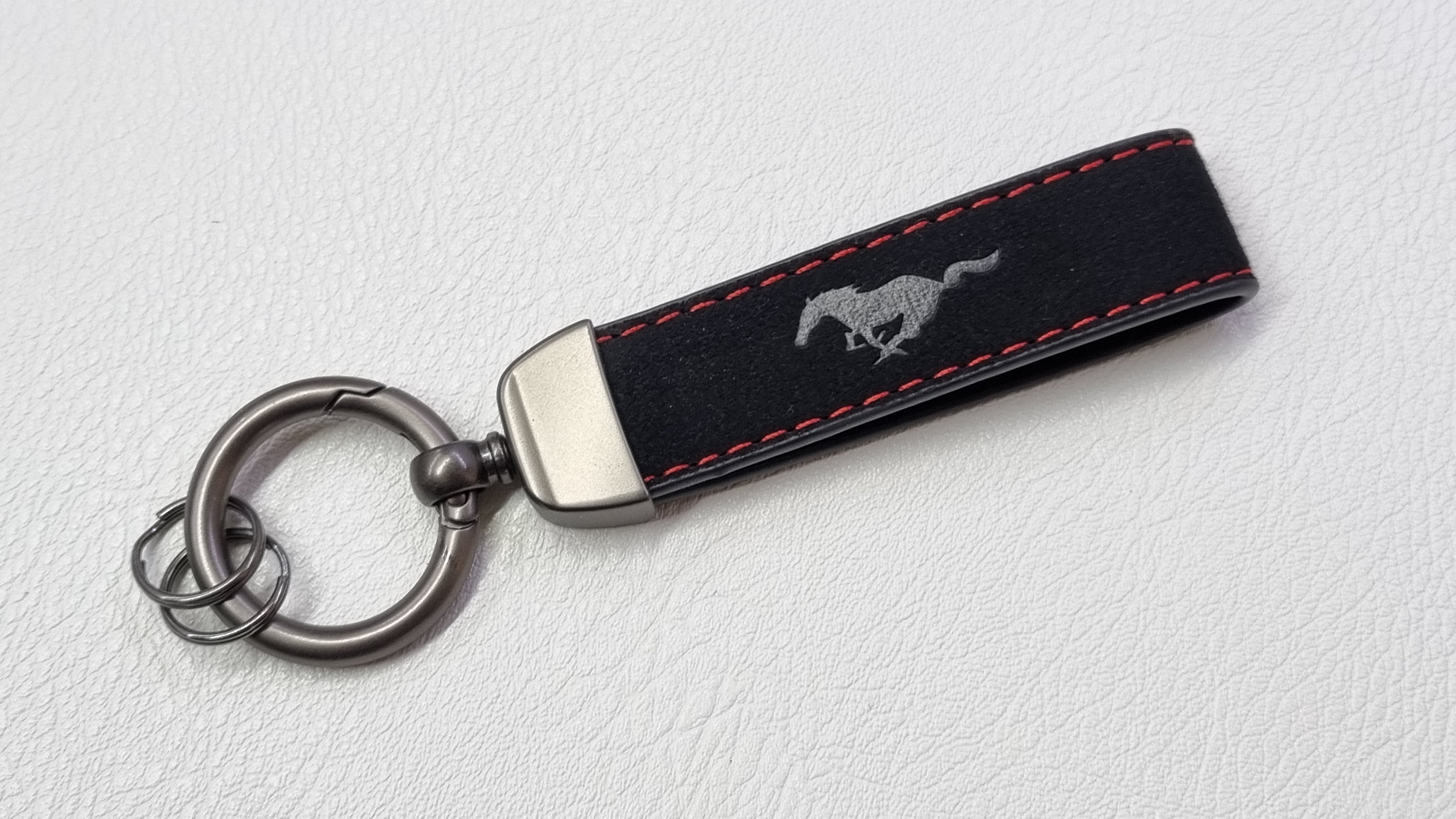 Mustang offers Keyring Leather Alcantara