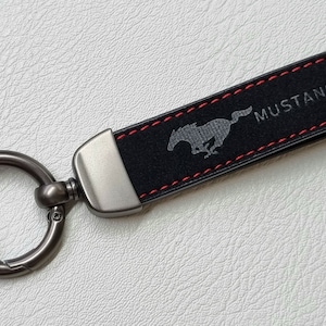 Llavero Mustang de cuero y alcántara, accesorio para coche Shelby GT500, regalo de cumpleaños para hombre.