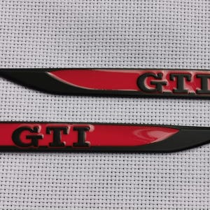 2 Emblemas GTI Insignia rojo con negro Logotipos  laterales Adhesivo Golf Mk7 Mk6 Mk8 Mk5 Accesorios tuning para coche