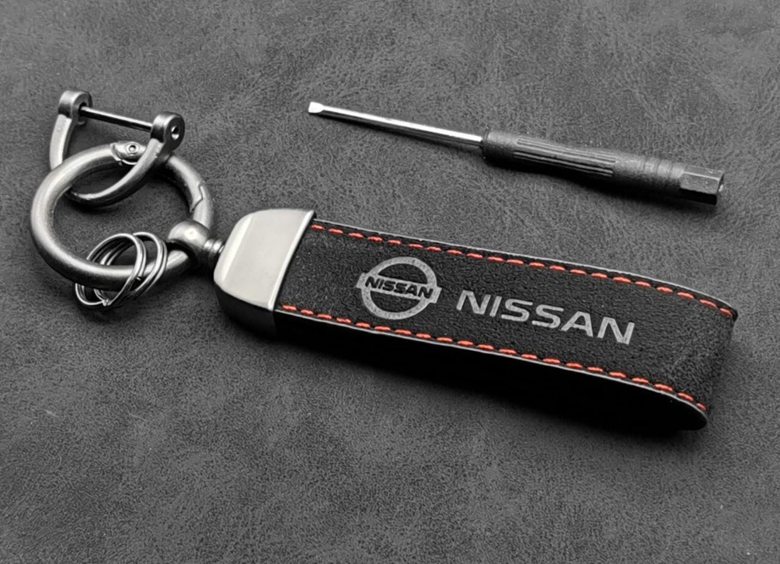 Llavero Nissan de Alcantara Tacto Piel Cuero Accesorio Coches Juke Pulsar Qashqai X-Trail Regalo Original Hombre Mujer Cumpleaños Navidad