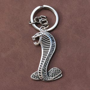 Llavero Mustang de Metal Cromado Accesorio para Coches con Insignia Cobra Shelby Accesorio Regalo Original para Hombre Mujer Cumpleaños