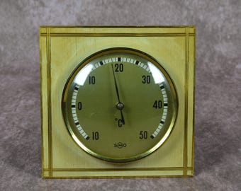 Termómetro vintage Sundo de latón - Fabricado en Alemania - Accesorio de escritorio de mediados de siglo - Instrumento cuadrado de latón y vidrio