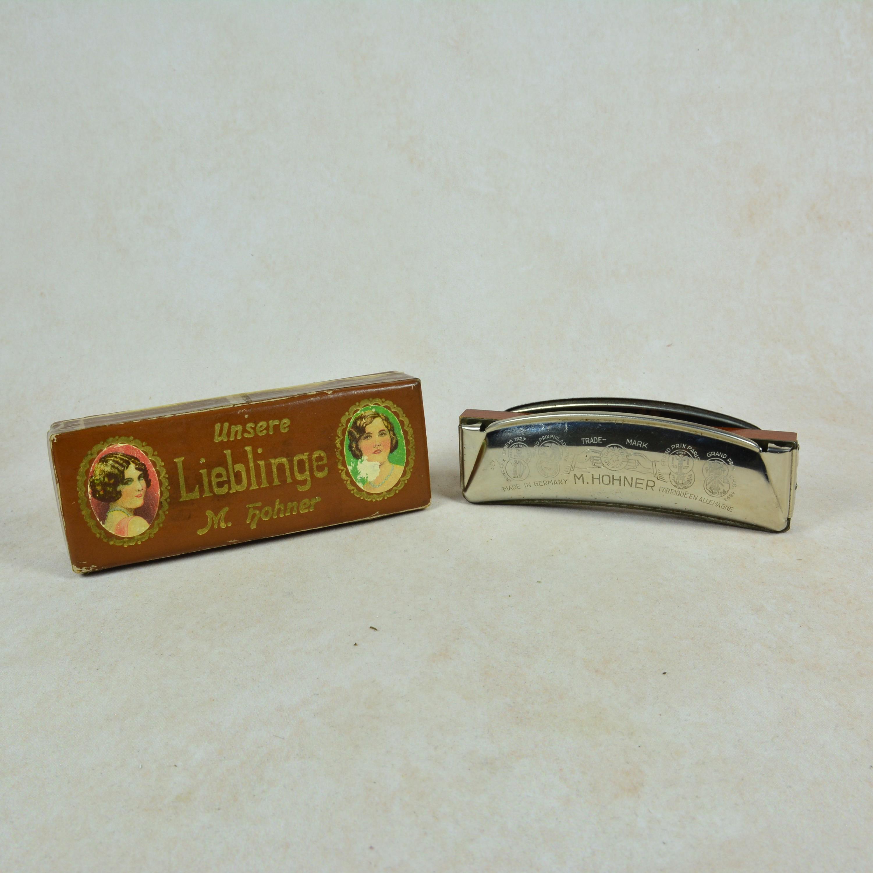 Hohner Unsere Lieblinge Harmonica – Mid-20th Century Collectible