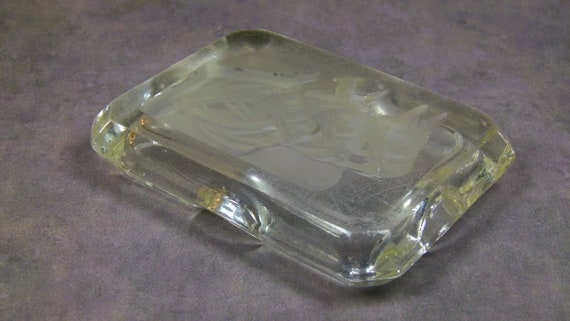 ヴィンテージガラス灰皿 – 3頭の馬の頭のデザイン - Etsy 日本