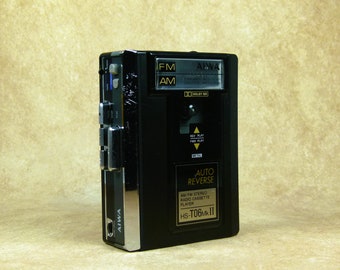 AIWA HS-T06 Mk II am / fm Stereo Radio-Kassettenspieler, Vintage, 4,7 x 3,5 x 1,4 Zoll, keine Kopfhörer, Für Teile oder Reparaturen