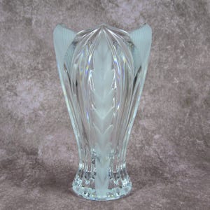 Beyer Novelette Vase – 1980s Crystal Elegance