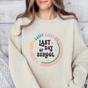 Happy Last Day Of School Sweatshirt, Retro Teacher Sweatshirt, Last Day Of School Sweat, Summer Break Gift, End Of School Sweat