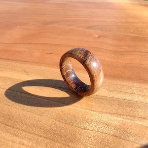 English walnut wooden ring