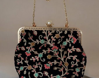 Wunderschöne, romantische Clutch, Umhängetasche, Abendtasche, Vintage-Stil aus Samt, florales Muster