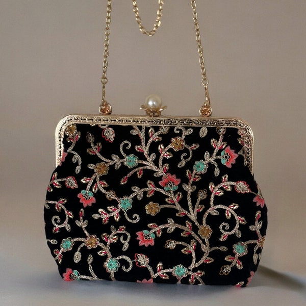 Wunderschöne, romantische Clutch, Umhängetasche, Abendtasche, Vintage-Stil aus Samt, florales Muster