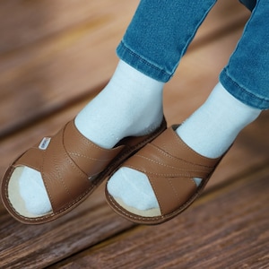 Braune Lederpuschen für Damen von Bosaco, natur