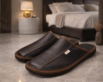 Pantuflas de casa para hombre de piel marrón de Bosaco, naturales.