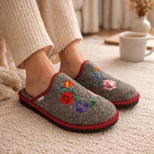 Embroidered wool felt slippers: Merino wool warmth, non-slip EVA sole