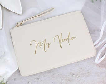 Pochette personalizzata "Mrs" per la futura sposa, con il nome della neo sposata, borsa da sposa in pelle sintetica, borsetta da sposa, borsa per il giorno del matrimonio, luna di miele, addio al nubilato