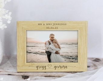 Wedding Gift Photograph Frame Mr & Mrs Personalised Wedding Day Picture with the Bride and Groom Names, Couples Photo Frame Wedding Gift