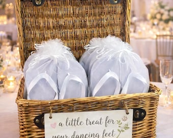 Bulk White Wedding Flip Flops for Guests, Dancing Feet Wedding Favours, Evening Reception Flip Flop White M & L Sizes, Pack Sizes Available
