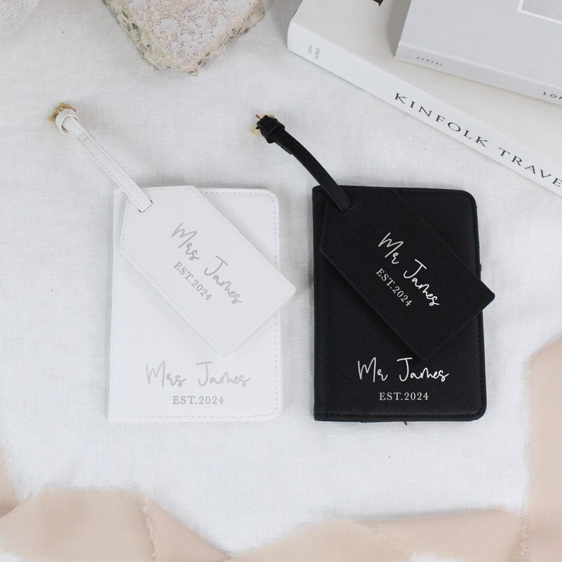 Wedding Gift Personalised Mr & Mrs Passport Holder and Luggage Tag Set for Honeymoon, Newlywed Gift Married Name, Wedding Date Suitcase Tag