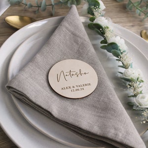 Plaatsnamen houten tafel, gepersonaliseerde houten trouwbedankjes, plaatskaarten voor bruiloftsgasten, rustieke bruiloft tafelinstellingen, bulk naamkaartjes