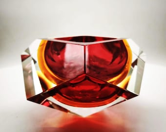 Askfat eller catch-all i Murano-glas från 1960-talet av Flavio Poli för Seguso. 14 cm / 5,51 tum