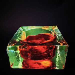 1960s Big Handcrafted Square Ashtray in Uranium Murano Glass by Mandruzzato with ice-cube effect.